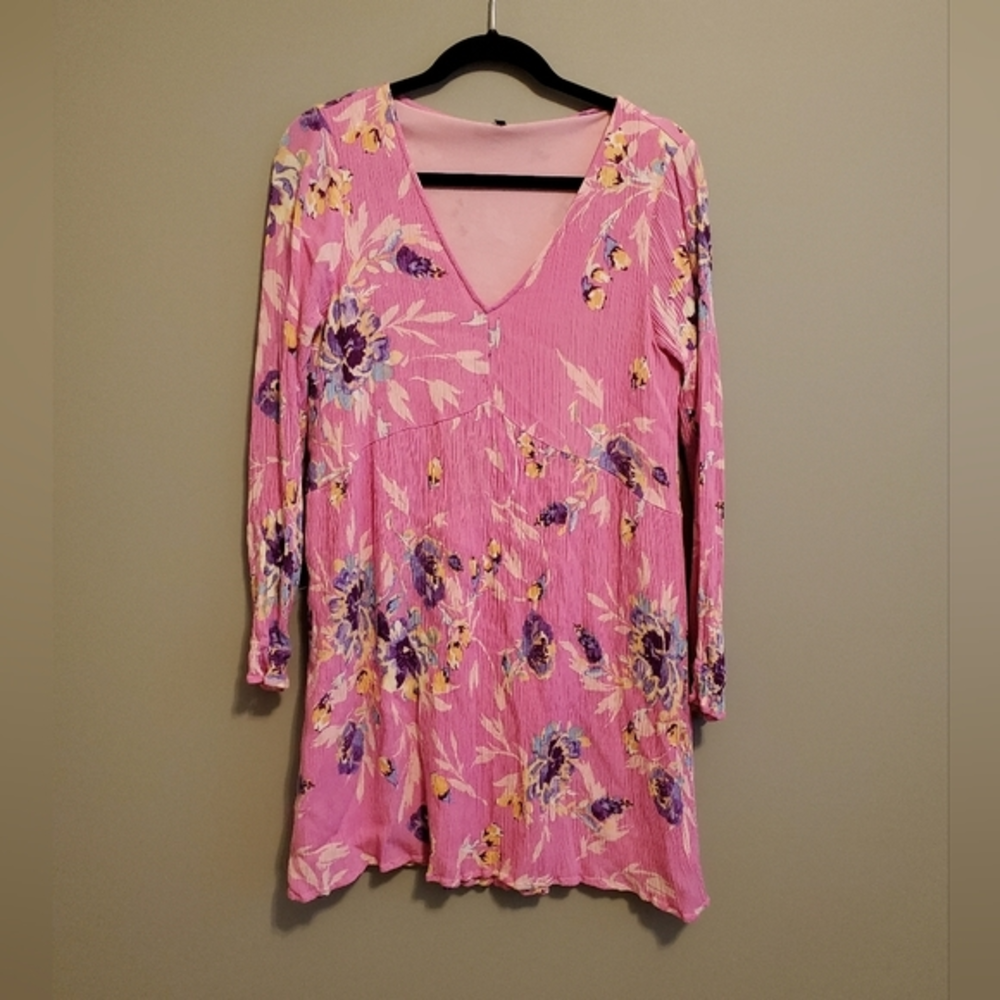 Staccato Women's V-Neck Flowy Floral Dress in Fuschia Purple Size M
